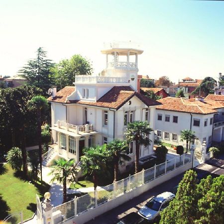 Hotel Villa Delle Palme Venetië-Lido Buitenkant foto